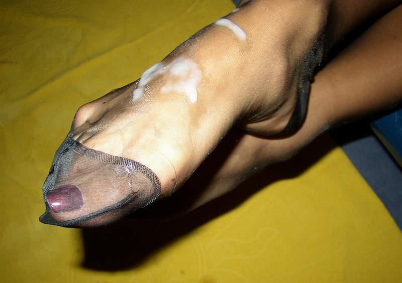 Cum nyloned feet free porn photo